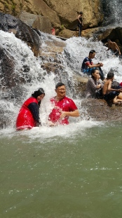 Let's enjoy the waterfall